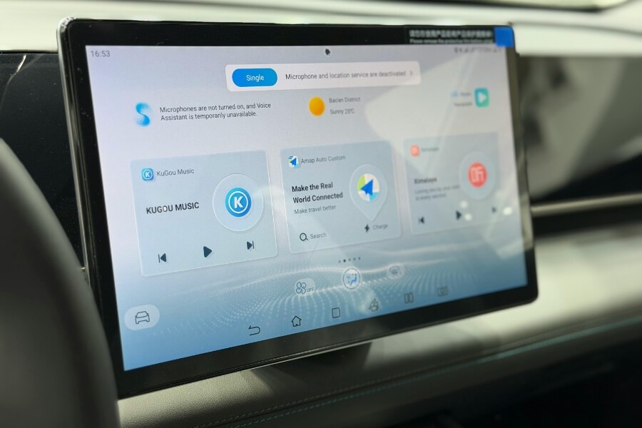 Challenges of traditional display systems, including high maintenance costs and limited flexibility.