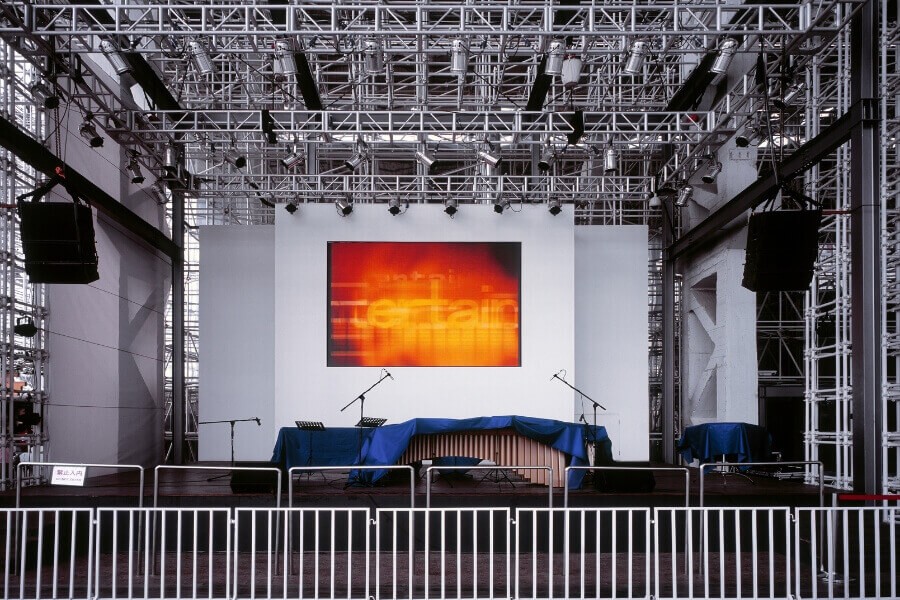 Mini-LED backlighting in high-end retail digital signage