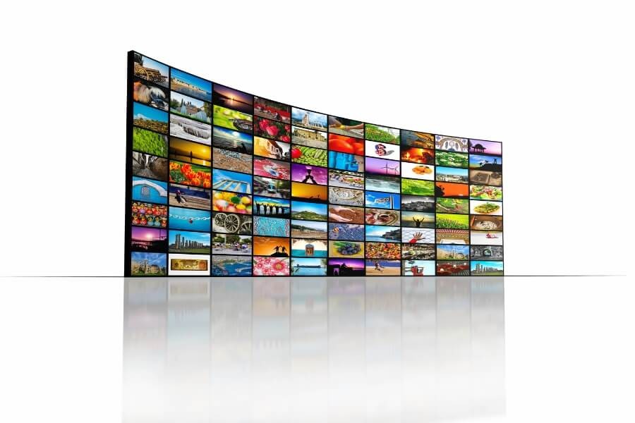 Large LCD video wall system for commercial display solutions