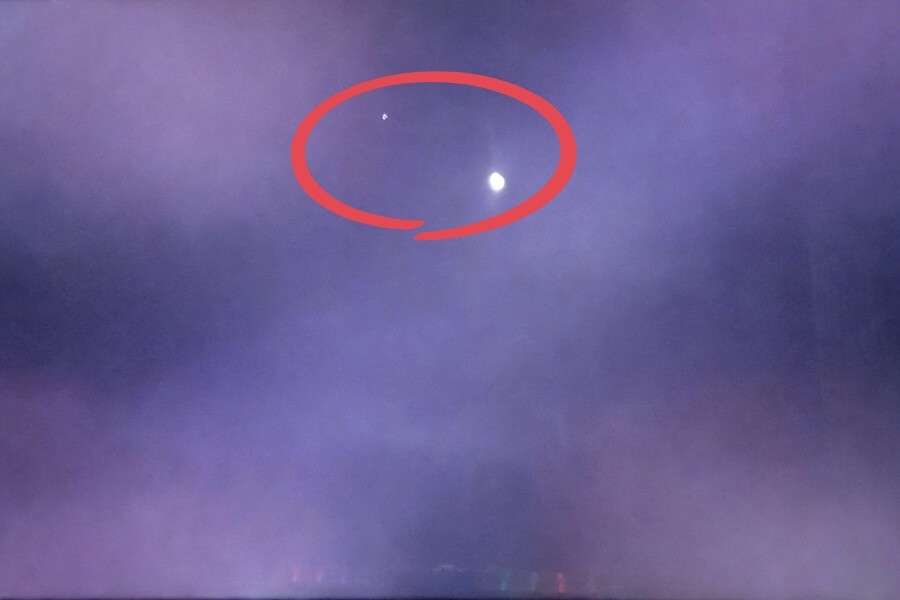 LCD hot spots appearing as uneven bright areas on a commercial LCD display